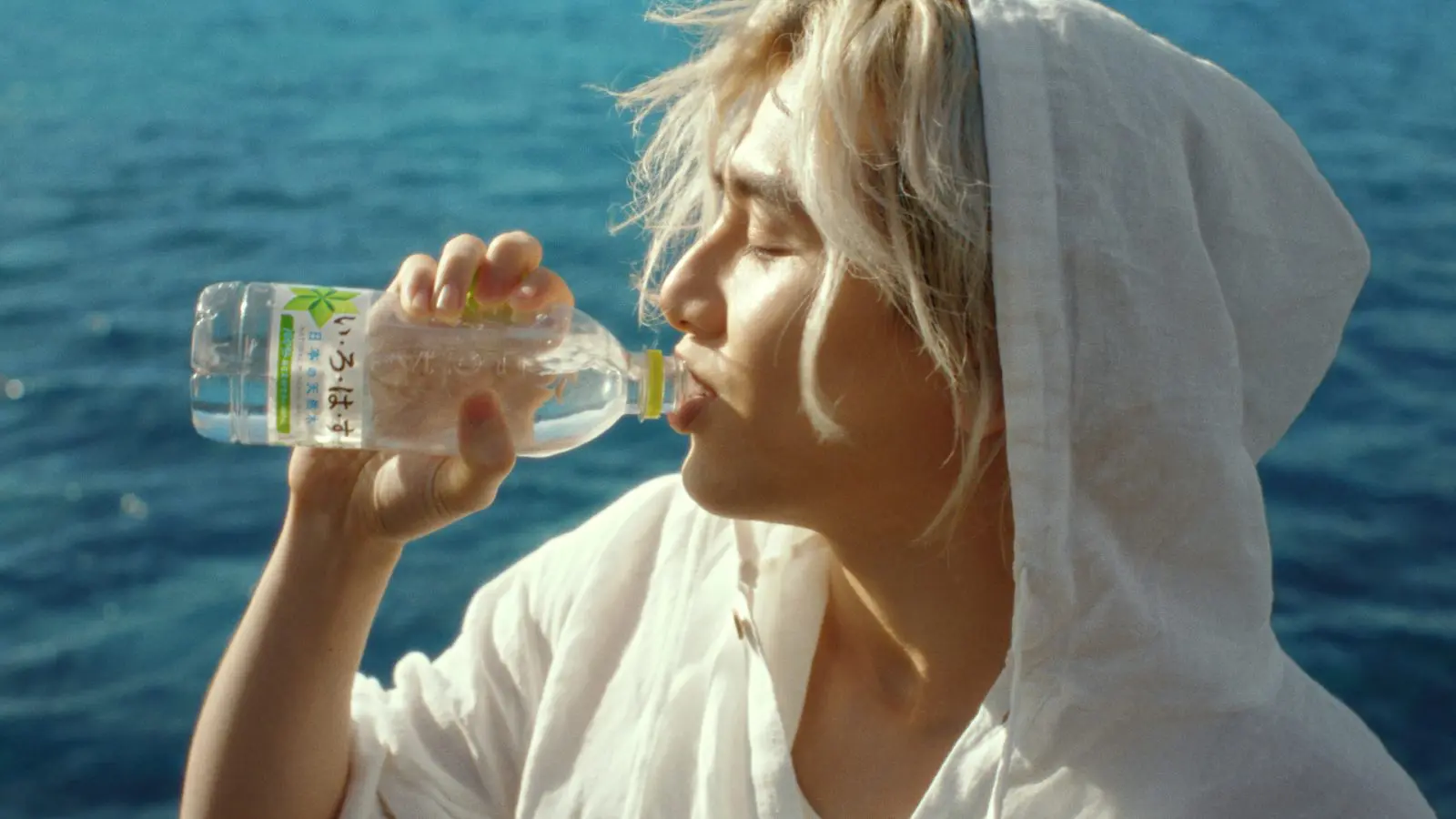 藤井 風が『い・ろ・は・す』ブランドアンバサダーに就任 新曲「真っ白